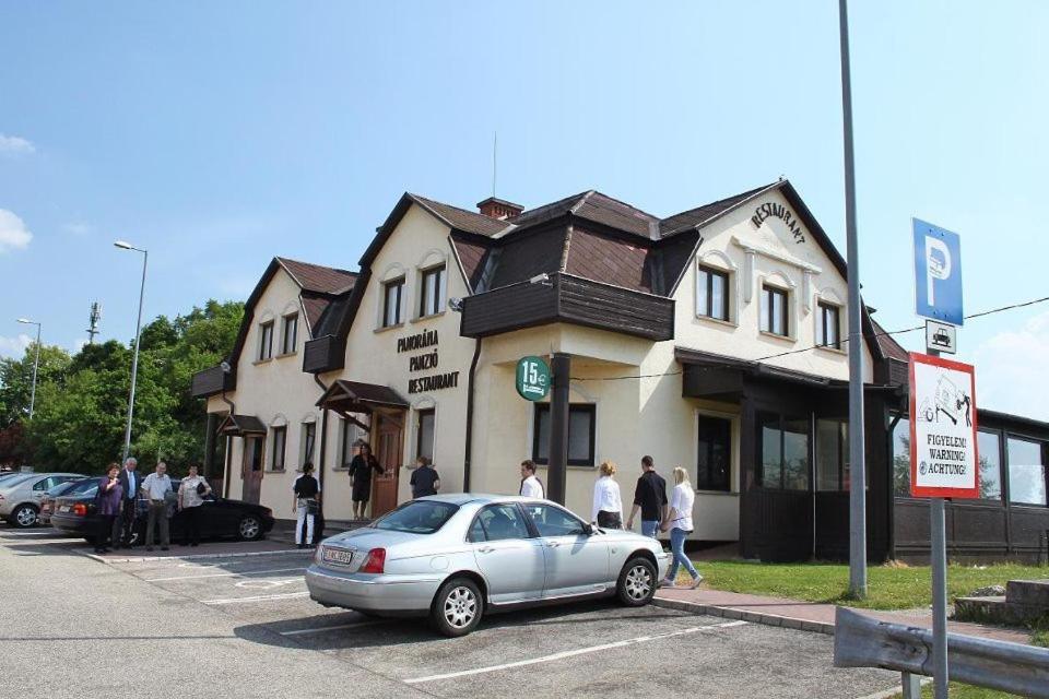 Panoráma Panzió Tatabánya Exterior foto